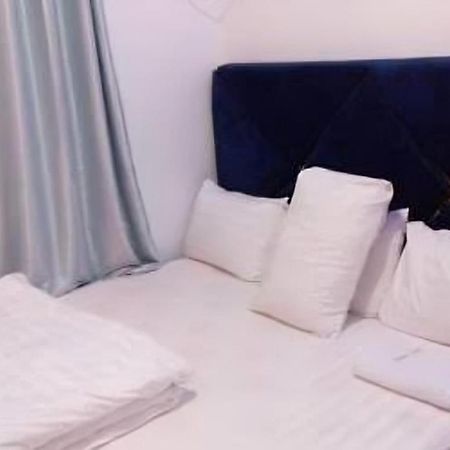 Charles Groove Hotel & Suit ポートハーコート エクステリア 写真